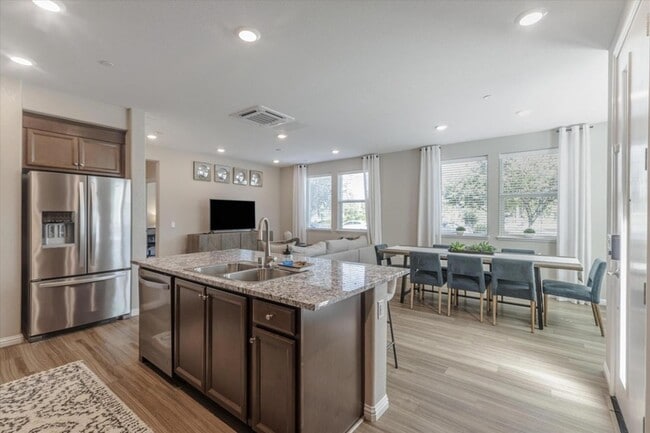 Building Photo - 6568 Vision Ct