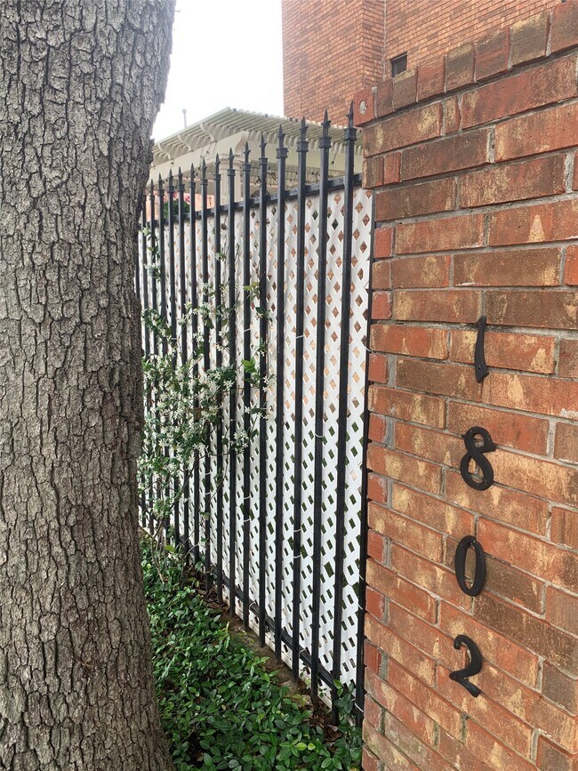 Building Photo - 1802 Potomac Dr