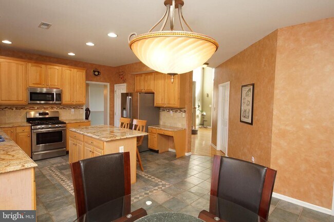 Building Photo - 43 Pickering Dr