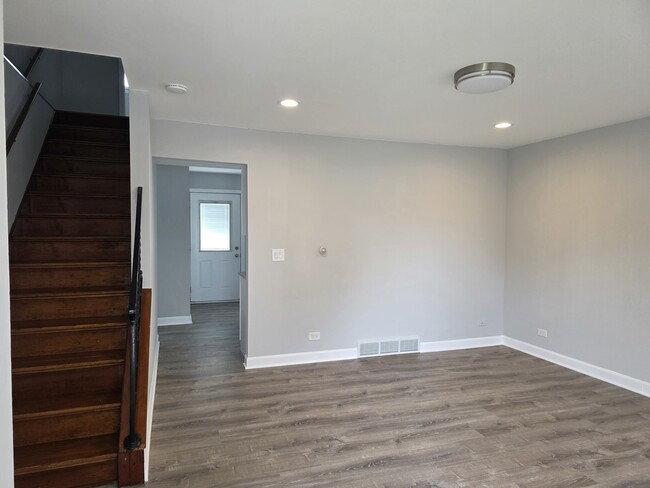Building Photo - 336 Lilac Ln