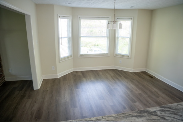 Building Photo - 1142 Paradise Dr