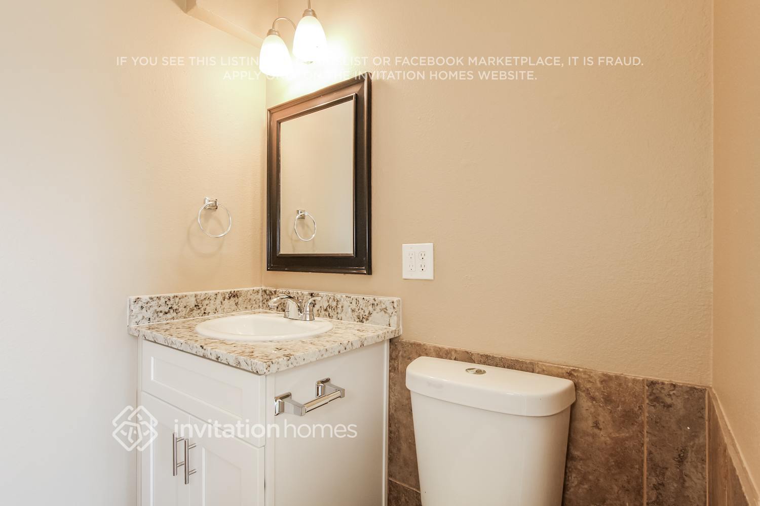 Building Photo - 3231 E Granada Rd