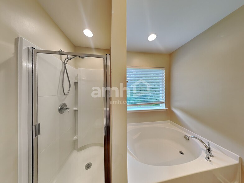 Building Photo - 371 Pulaski Dr SW