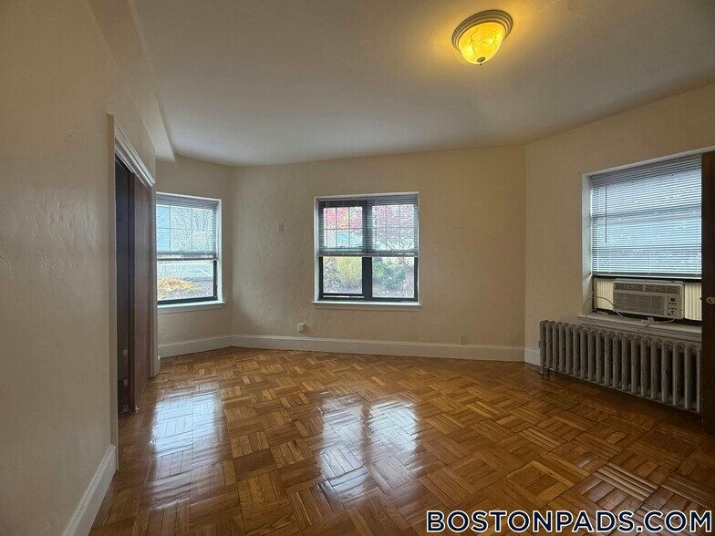 Building Photo - 2 Elmwood Ave