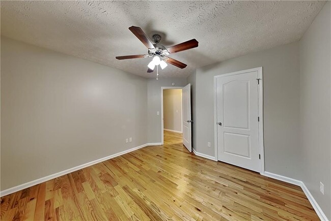 Building Photo - 1828 Danbury Ct