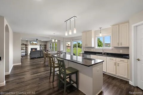 Building Photo - 61171 Saddlecreek Dr