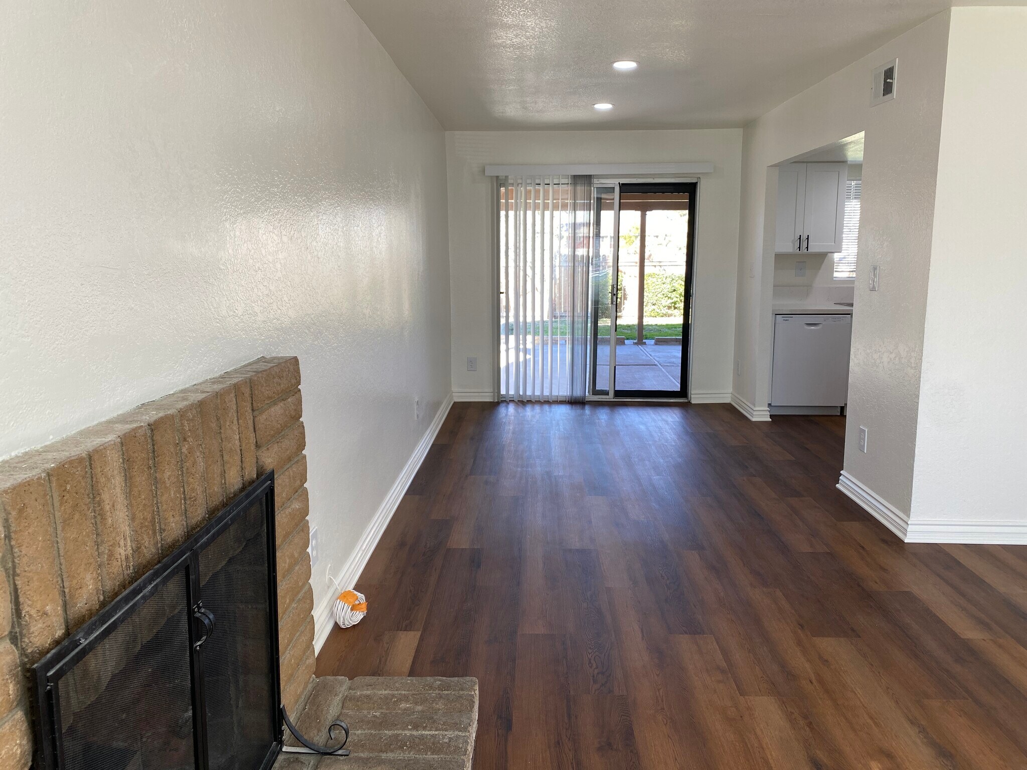 Building Photo - 3045 Brentwood Ave