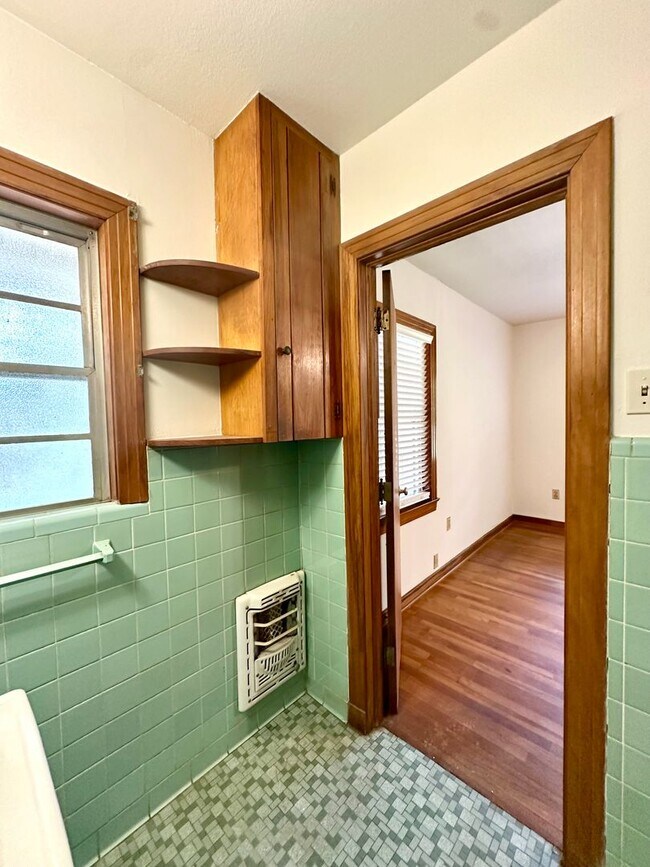 Building Photo - Charming 3-Bedroom, 2-Bathroom, 2,200 Sq. ...