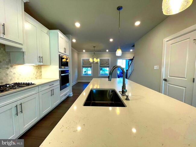 Building Photo - 33789 Freeport Dr