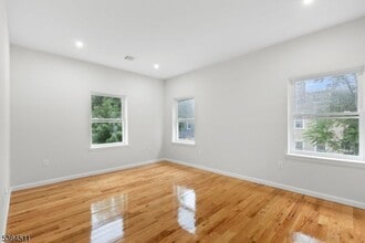 Building Photo - 13 Voorhees St