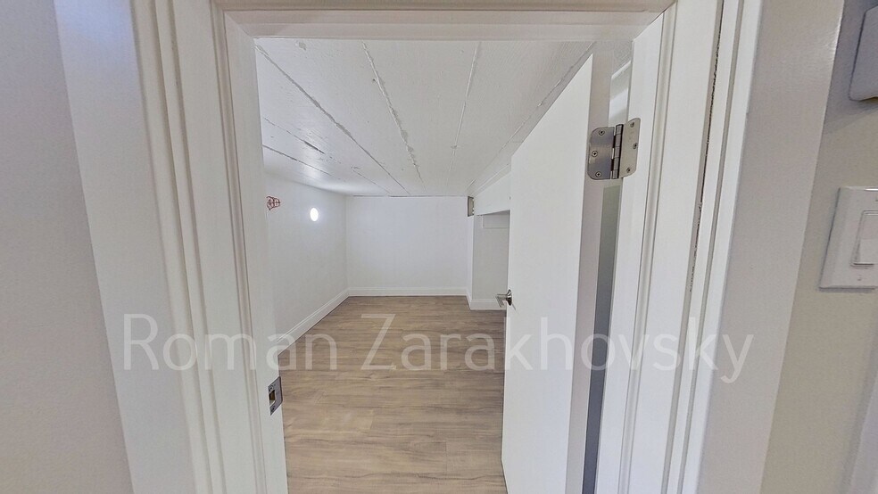 Building Photo - 2 Ayr Rd