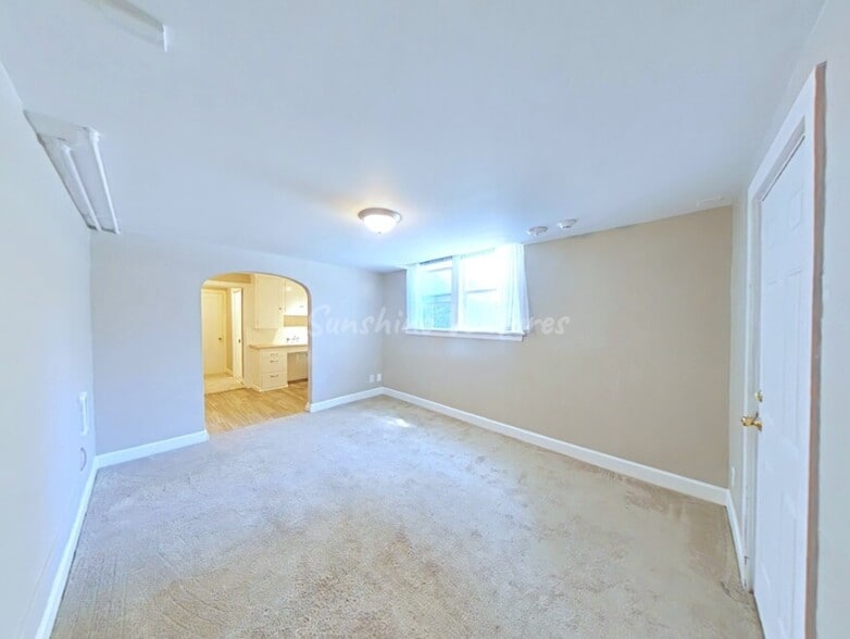 Unit 1 Living room - The Highland at 936