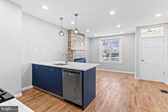 Building Photo - 435 N 42nd St