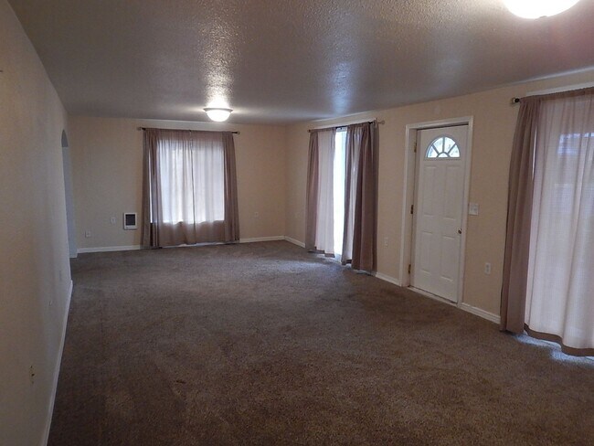 Building Photo - 0467