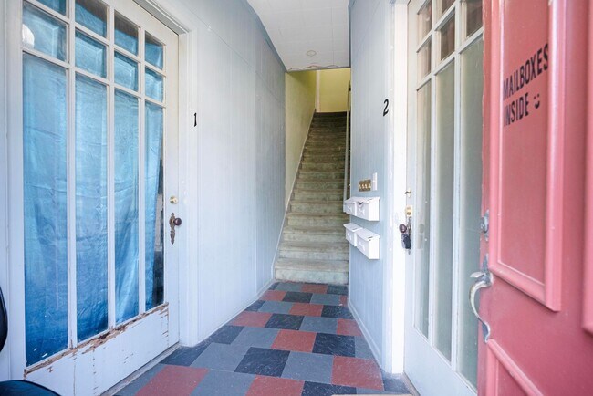 Building Photo - Charming Historic 2BR Apartment with Garag...