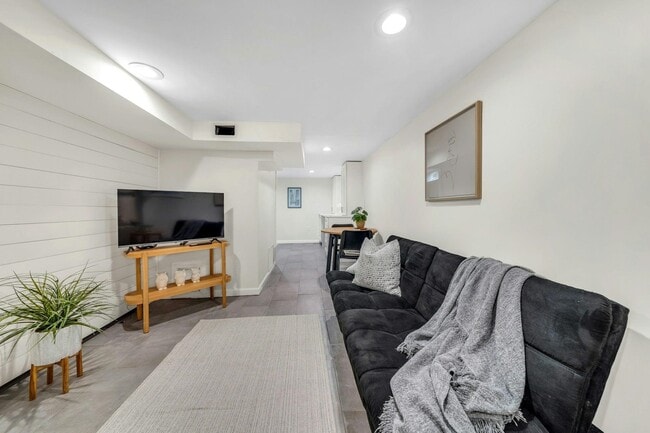 Building Photo - 67 Hillcrest Rd