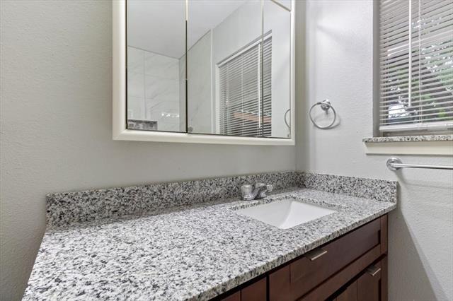 Building Photo - 100 Spinner Cir