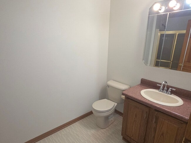 Building Photo - 3207 S Ridge Crest Ct