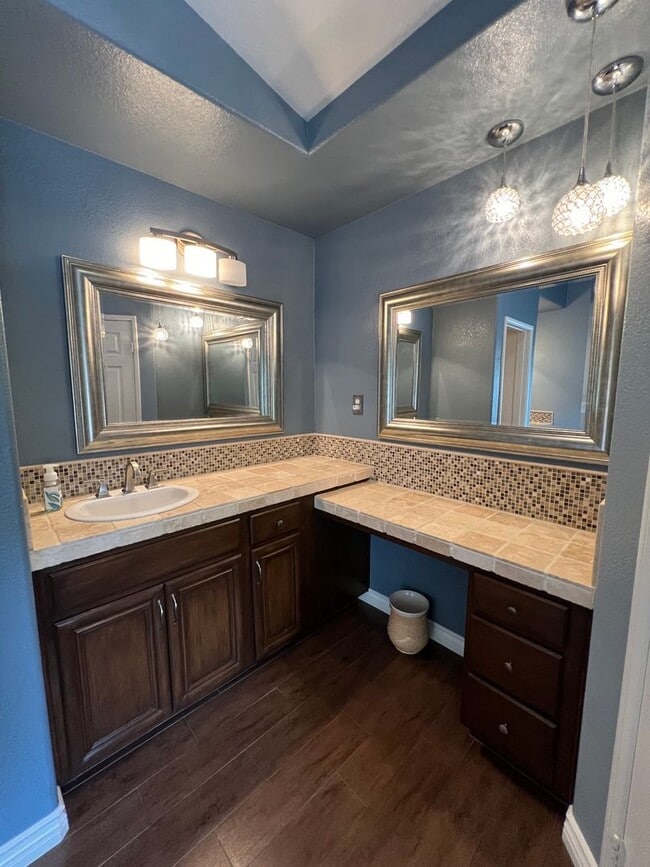 Building Photo - Gorgeous and spacious 5 bedroom FURNISHED home in Canyon Crest for rent!