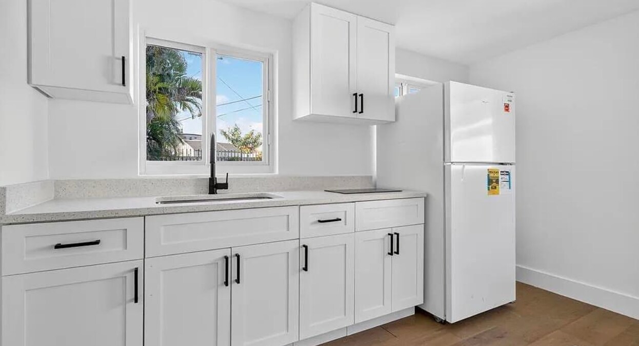 Building Photo - 621 SE 1st St