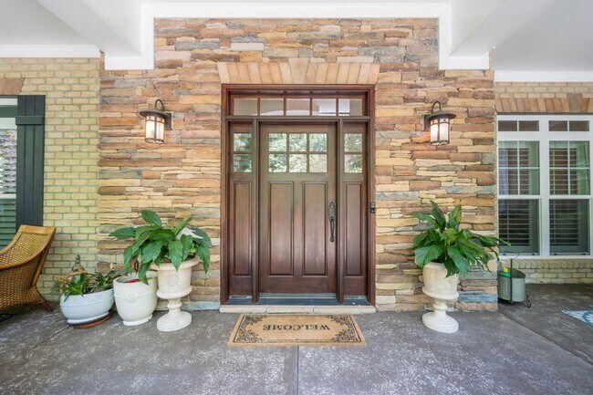 Building Photo - 246 Valley Meadow Dr
