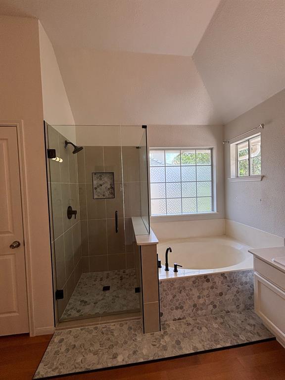 Building Photo - 7730 Lakewood Dr