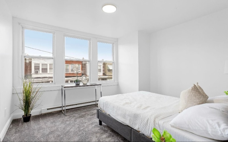 Building Photo - 1214 E Stafford St