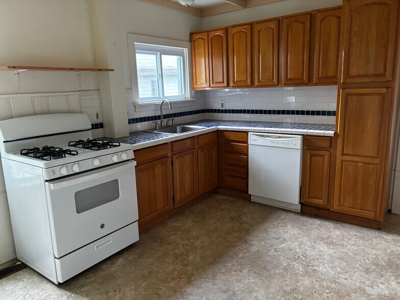 Kitchen - 46 Channing St