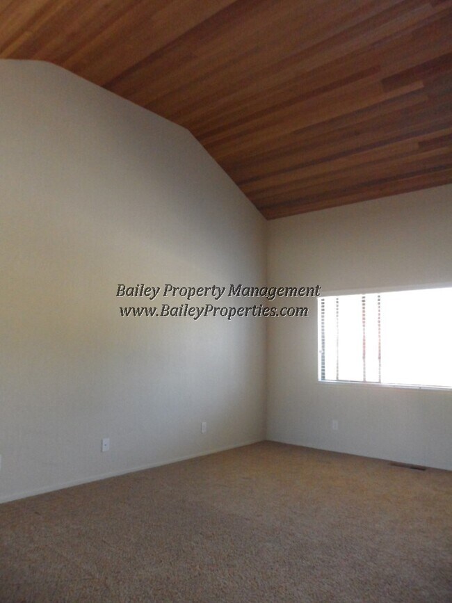 Building Photo - Gorgeous Seascape Townhouse