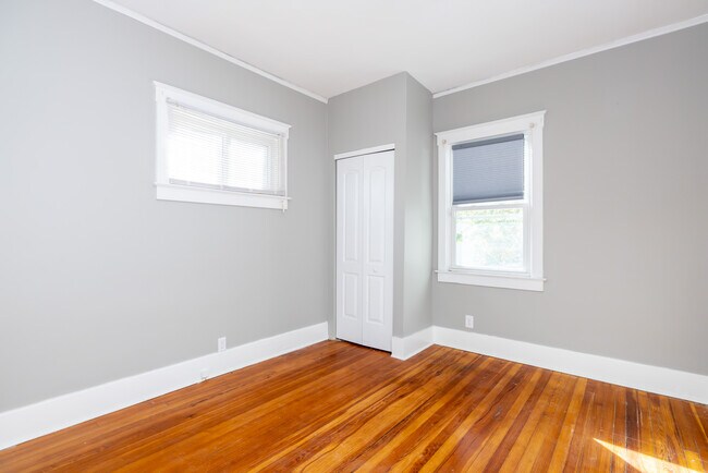 Building Photo - 1220 Manitau Ave