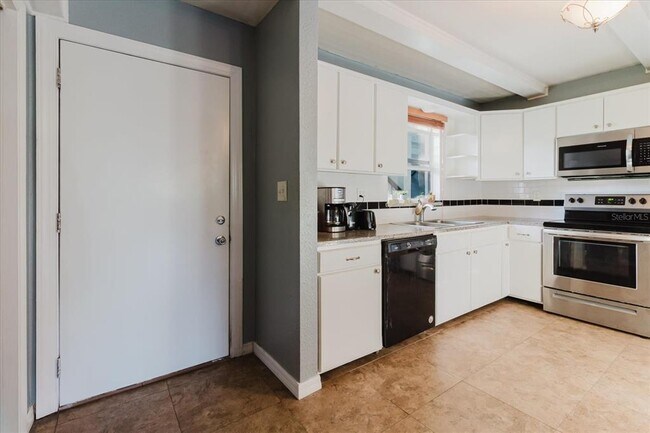 Building Photo - 14419 Americana Cir