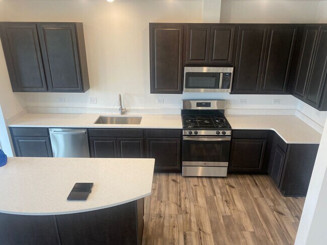 Building Photo - 638 Wolverine Dr