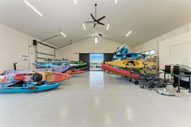 Building Photo - 1079 Waterline Ct