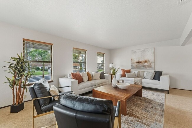 Building Photo - $500.00 off 1st Mo Rent: Move In Special! Quiet & Central Neighborhood - 3 Bedroom 2 Bathroom - L...