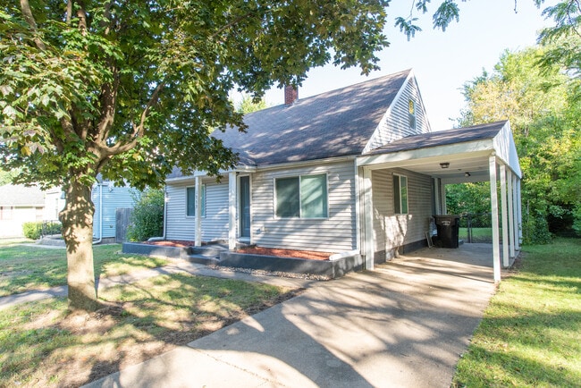 Building Photo - 1353 Bissell St