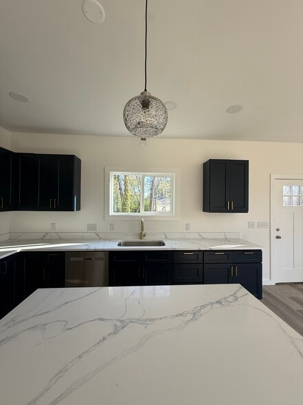 Kitchen - 631 Morreene Rd