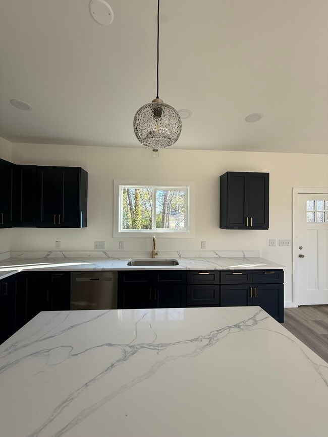 Building Photo - 631 Morreene Rd