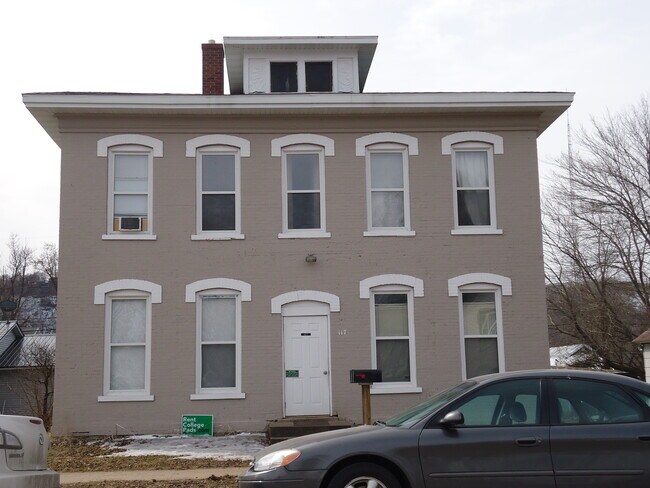 Primary Photo - 117 E Howard St