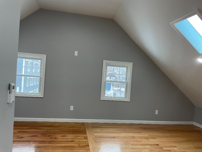 Building Photo - 157 4th St