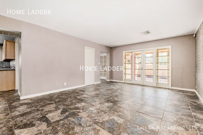 Building Photo - 1338 W Culver St