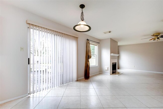 Building Photo - 12654 Pine Bush Dr