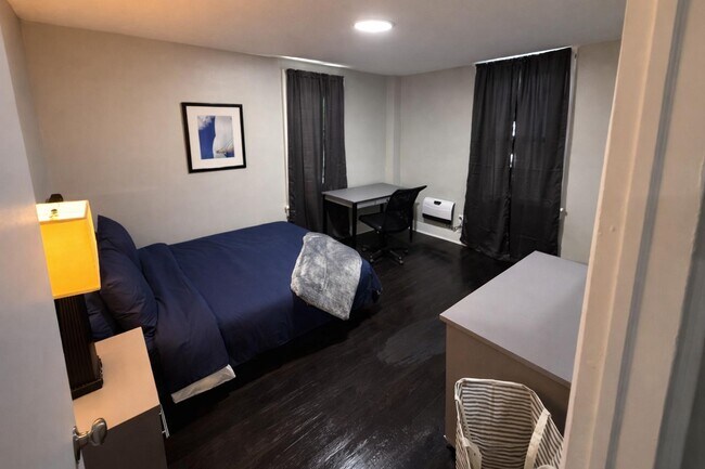 Building Photo - 818 Broad St