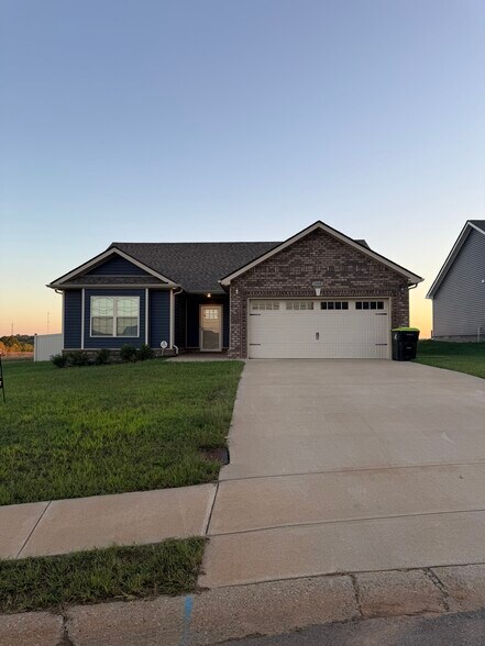Primary Photo - 1100 Cardinal Creek Dr
