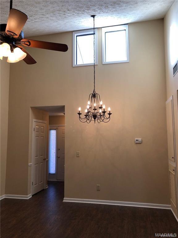 Building Photo - 6251 Bell Gables