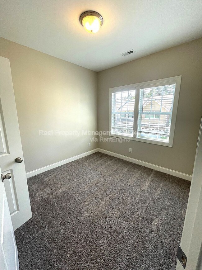 Building Photo - 139 Cobalt Creek Way