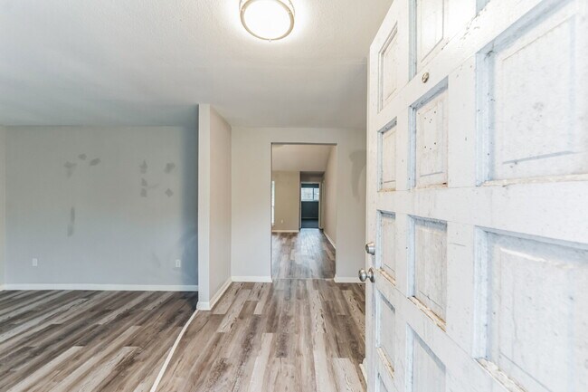 Building Photo - Move-In Ready 3BR/2BA in Baytown – 1,472 Sq Ft with Private Yard & Garage