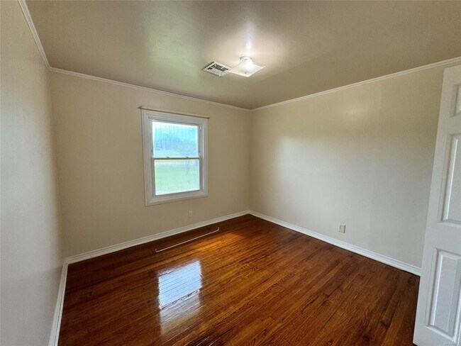 Building Photo - 114 Jackson St