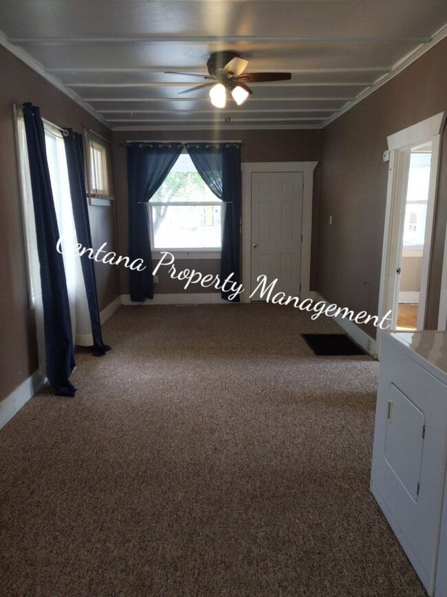 Building Photo - 2 Bedroom 1 Bath walking distance to Montana Tech