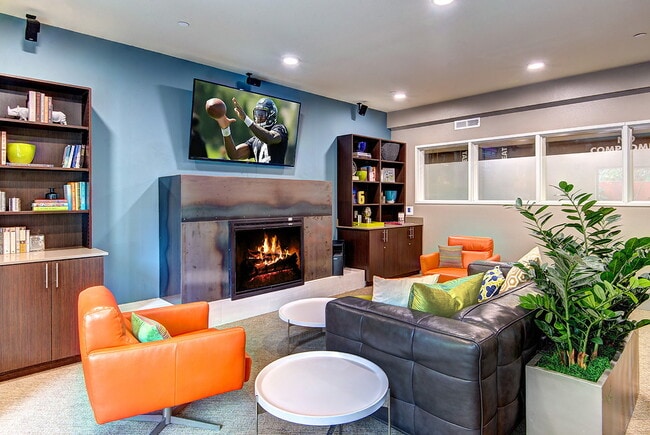 Building Photo - Canvas