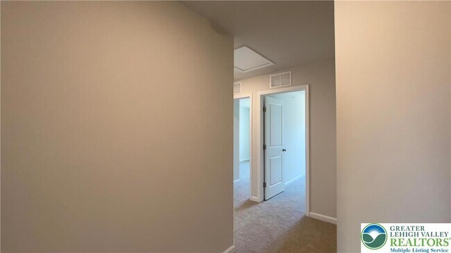 Building Photo - 1137 Martin Rd